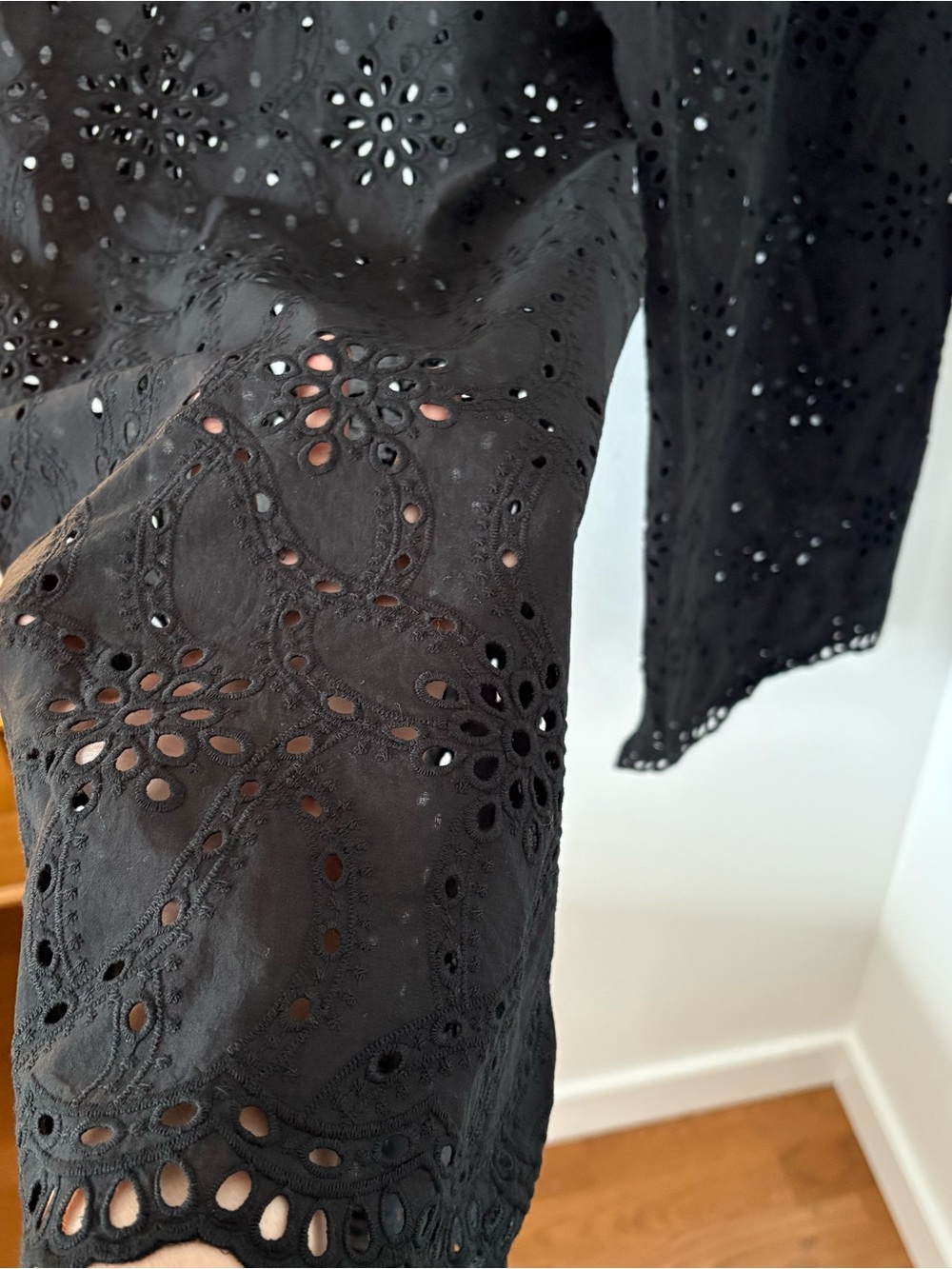 Zara Black Openwork Embroidery Eyelet‎ Cropped Trousers Size L NWT - Picture 14 of 16